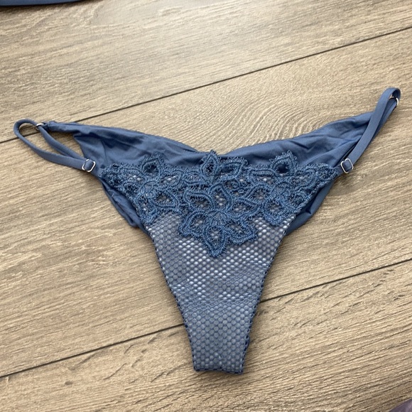 Blue life bikini small top and bottom - Picture 2 of 6